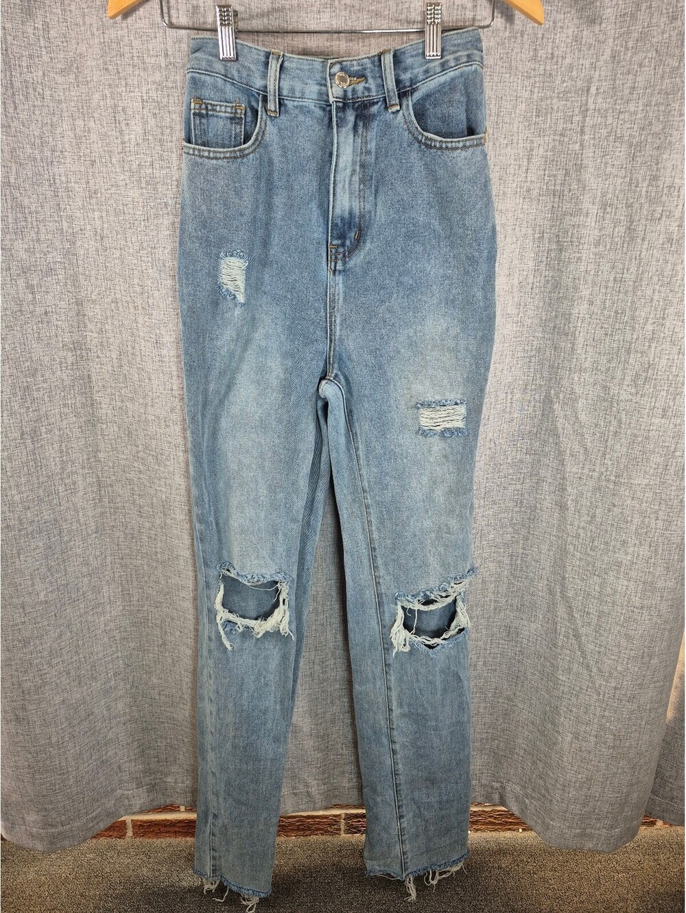 PrettyLittleThing Tall Women’s 4 Distressed High Rise Jean Light Wash 35" Inseam